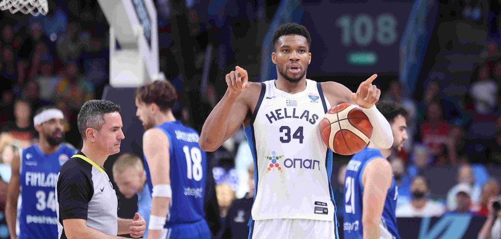 «Ο φιλικός σας γείτονας Γιάννης»: Τί είπε ο Αντετοκούνμπο για το μαυρισμένο μάτι!(vid)