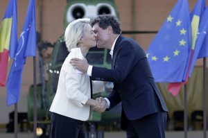 Τέτοιες μαριονέτες τοποθετούν οι διεθνιστές στα κράτη! Το viral ΒΙΝΤΕΟ από τη Ρουμανία