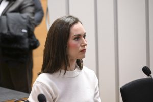 Η… βόλτα της Φινλανδής πρώην πρωθυπουργού στο «εμπόλεμο» Κίεβο, vid
