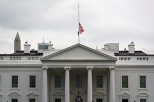 Ο κυβερνήτης της Γιούτα επιβεβαίωσε τη σύλληψη υπόπτου για τη δολοφονία του Τσάρλι Κερκ
