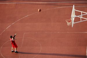 Ο “γίγαντας” του Καναδά! Είναι 14 ετών με ύψος 2,24 και παίζει στο παιδικό μπάσκετ, vid
