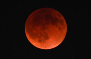 «Ματωμένο Φεγγάρι»: Έρχεται η τελευταία ολική έκλειψη σελήνης πριν την Πρωτοχρονιά του 2029, vid