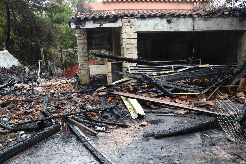 Πυρκαγιά σε παλιά καφετέρια στους Αγίους Αναργύρους – Δείτε εικόνες
