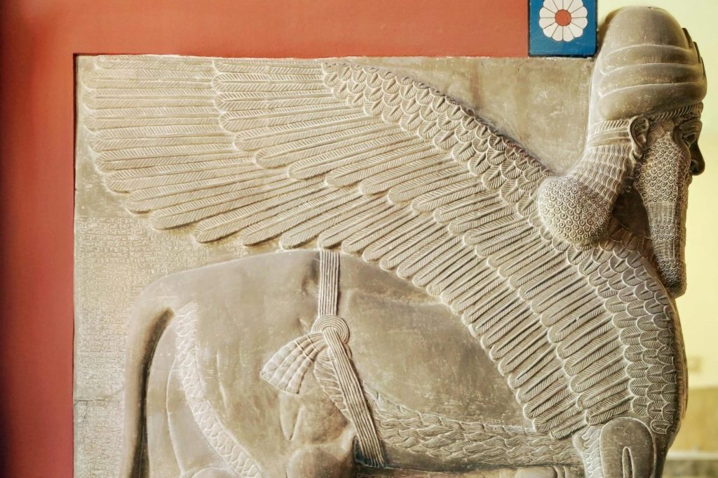 Ανακαλύφθηκε κολοσσιαίος ασσυριακός φτερωτός ταύρος 6 μέτρων, το μεγαλύτερο Λαμασού που έχει βρεθεί ποτέ