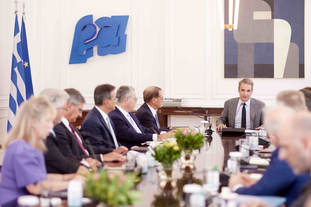Συνάντηση Μητσοτάκη με την Ελληνική Ένωση Τραπεζών για το πρόγραμμα «Μαριέττα Γιαννάκου»