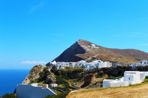 Διθύραμβοι της “Le Figaro” για τη Φολέγανδρο με 9σελιδο αφιέρωμα: “Ο μαγεμένος βράχος των Κυκλάδων”