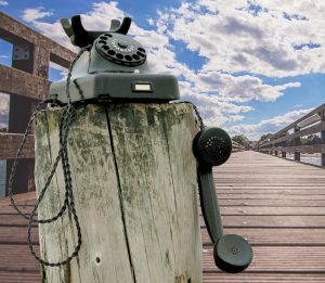 Τα σταθερά τηλέφωνα επιστρέφουν για να “ξεκολλήσουν” τα παιδιά από τις οθόνες