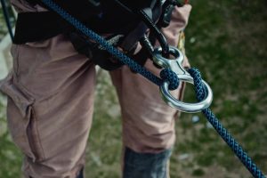 Φρικτή πτώση 32χρονου ορειβάτη στην Κίνα: Σκοτώθηκε για μια φωτογραφία! vid