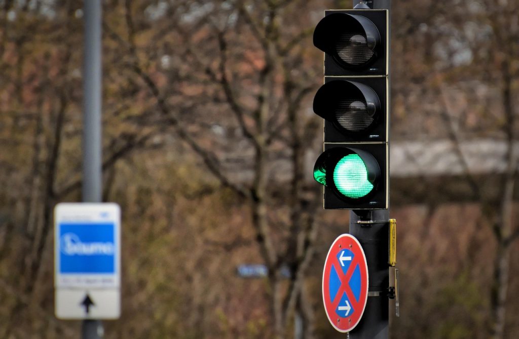 Γιατί τα φανάρια στην Ιαπωνία είναι “μπλε” και όχι πράσινα;