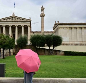 Καιρός: Σε φθινοπωρινό μοτίβο μας αποχαιρετά ο Σεπτέμβριος με συννεφιά, βοριάδες και τοπικές βροχές