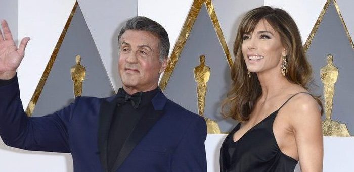 Η σύζυγος του Σταλόνε κατακεραυνώνει το Χόλιγουντ στην ανατροφή των παιδιών