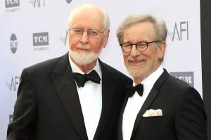 Ο John Williams θα γράψει τη μουσική της νέας UFO ταινίας του Steven Spielberg