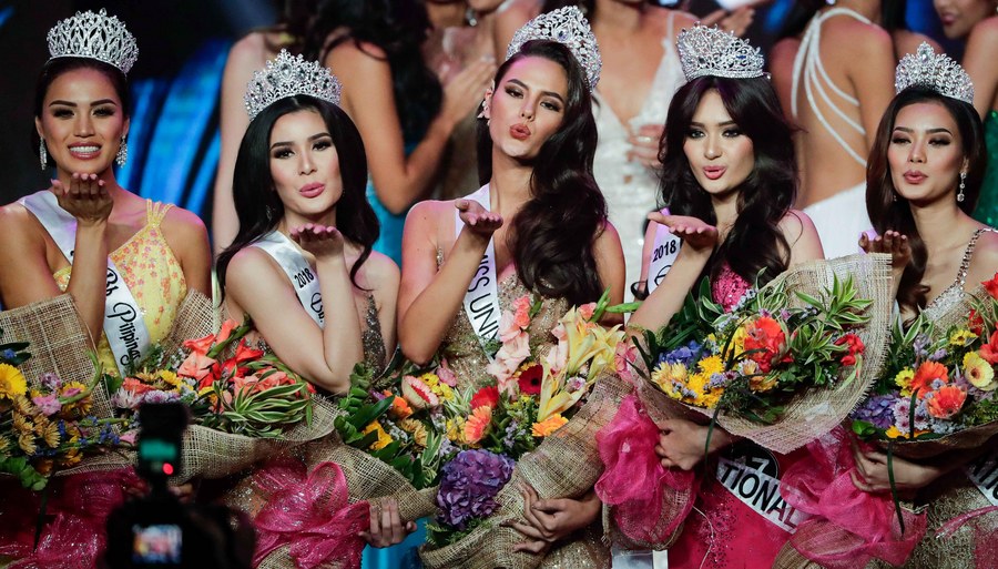 Απίστευτο ΒΙΝΤΕΟ: Της έπεσαν τα δόντια…σε διαγωνισμό ομορφιάς!