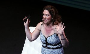 Τι θα κάνει η αδερφή του Μαρκ Ζάκερμπεργκ στη Σαντορίνη