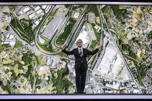 Δυστοπικό βίντεο: 360 άτομα μετακόμισαν στην πρώτη πόλη με ρομπότ και ιπτάμενα ταξί!