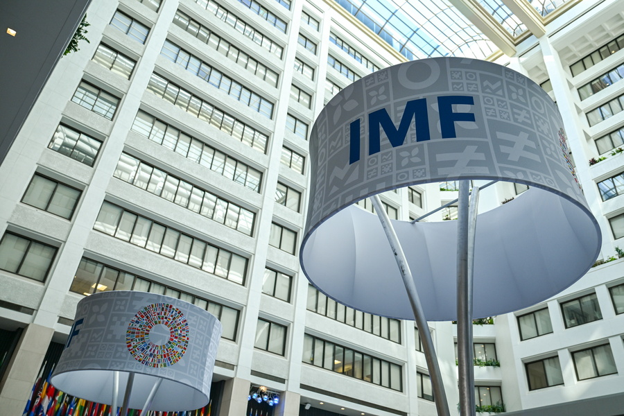 Το ΔΝΤ κατεβάζει τον πήχη της ανάπτυξης στο 2% για την Ελλάδα για τη διετία 2025 – 2026