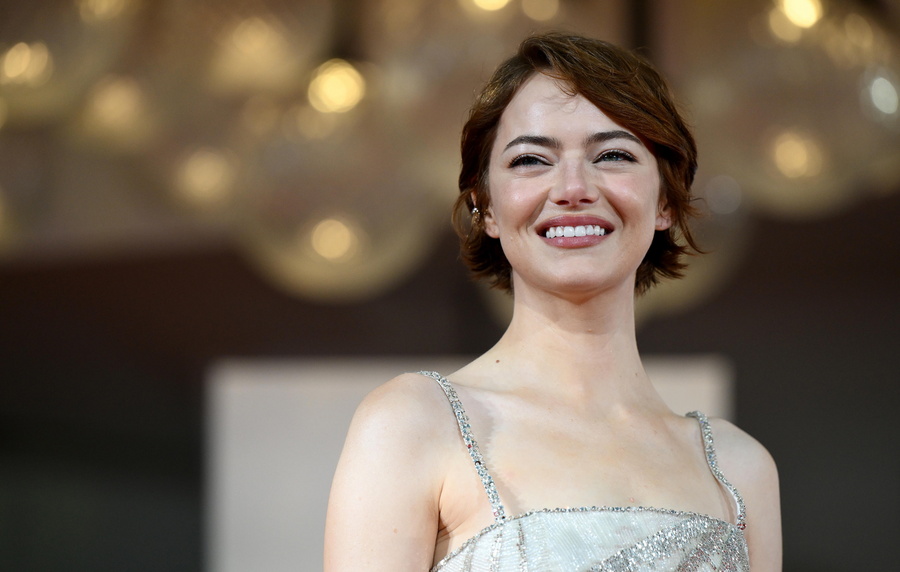 Το κρυφό ταλέντο της Έμμα Στόουν είναι ότι… φέρνει γούρι στον Ολυμπιακό, vid