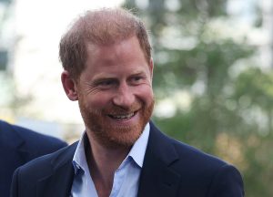 Ο πρίγκιπας Χάρι κατηγορεί την εφημερίδα Daily Mail ότι κατασκόπευε τον αδελφό του