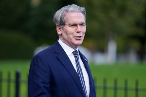 ΗΠΑ – Μπέσεντ: Η Κίνα θα καθυστερήσει τους ελέγχους στις εξαγωγές σπάνιων γαιών για ένα χρόνο