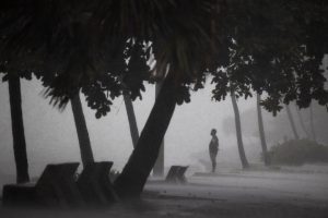 ΒΙΝΤΕΟ: Ο τυφώνας Μελίσσα με ανέμους 295 χλμ/ώρα έφερε πλημμύρες και καταστροφή στην Τζαμάικα