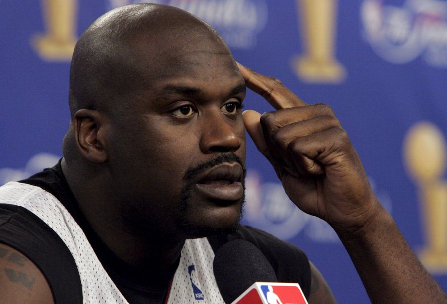 Ο Σακίλ Ο’Νιλ διέλυσε…το video wall εκπομπής για το θέαμα! Viral το βίντεο