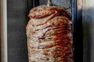 Taste Atlas: Ο γύρος στο Νο 1 της παγκόσμιας κατάταξης για τα καλύτερα τυλιχτά!