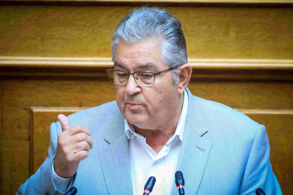 Ο Δ. Κουτσούμπας σε αποκαλυπτήρια προτομής του Άρη Βελουχιώτη στην Πετρούπολη