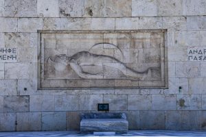 Τι θα γίνει με το Μνημείο του Αγνώστου Στρατιώτη; Αυτά δήλωσε ο κυβερνητικός εκπρόσωπος
