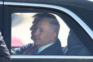 Επιμένει ο Τραμπ παρά τους βομβαρδισμούς: «Δεν κινδυνεύει η εκεχειρία μεταξύ Ισραήλ και Χαμάς»