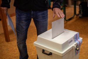 Θα χάσουν και την Τσεχία οι διεθνιστές; Κρίσιμες εξελίξεις με το βλέμμα στην Ουκρανία