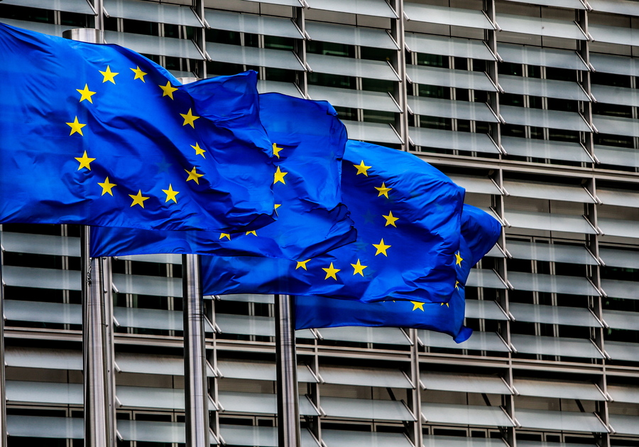 Ευρωπαίοι ηγετίσκοι στηρίζουν… Τραμπ κατά του Πούτιν