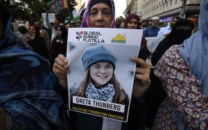 Μεγάλες «τιμές»: Στην Ελλάδα η… Γκρέτα με ειδικά ναυλωμένο αεροσκάφος