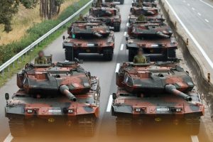 Σε εξέλιξη η παρέλαση της Θεσσαλονίκης: Οι πρώτες εικόνες και τα νέα συστήματα, video