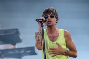 Η συγκινητική εξομολόγηση του Λούις Τόμλινσον: «Βουρκώνω» όταν μιλώ για τον γιο μου