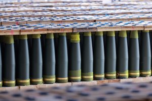 Χάος με τα όπλα που στέλνονται στην Ουκρανία: Καθυστερήσεις και ύποπτες «παραλείψεις»