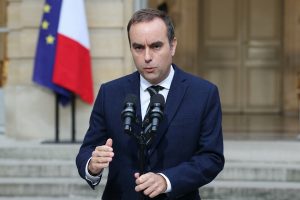 Γάλλος πρωθυπουργός: Αναστέλλεται η μεταρρύθμιση του συνταξιοδοτικού μέχρι τις προεδρικές εκλογές του 2027