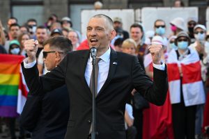 «Αποφάσισα να μάθω αγγλικά»: Αυτός θέλει να… ρίξει τον Λουκασένκο! ΒΙΝΤΕΟ-ΕΠΟΣ