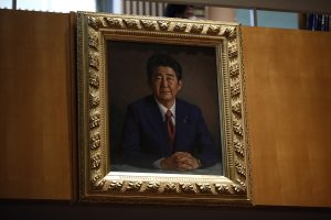 Ιαπωνία: Ξεκινάει η δίκη για τη δολοφονία του πρώην πρωθυπουργού