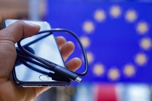 «Chat Control»: Κάτι… σκοτεινό ετοιμάζουν στην Ευρώπη και αφορά το διαδίκτυο