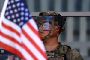 Χαμός στους δρόμους του Σικάγο με πυρά κατά της αστυνομίας μετανάστευσης