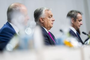 Υπογραφές κατά της φιλοπόλεμης Ε.Ε. μαζεύει ο Όρμπαν