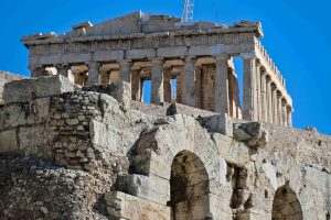 ΥΠΠΟ: Επανάχρηση δύο ακινήτων για την εξυπηρέτηση των επισκεπτών της Ακρόπολης