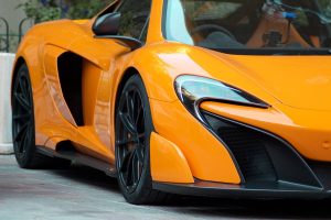 Ρώσος κασκαντέρ στουκάρει το supercar του σε viral βίντεο!