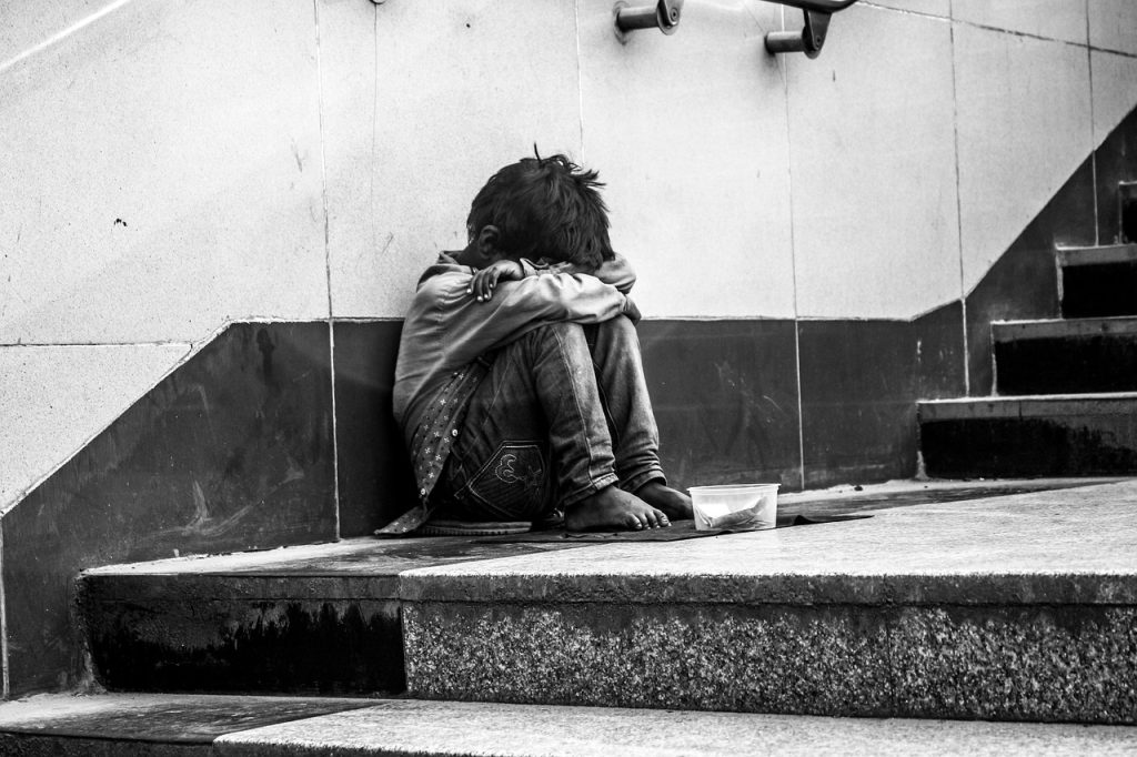 Θεσσαλονίκη: Έβαζαν τα ανήλικα παιδιά τους να επαιτούν στην πλατεία Ναυαρίνου