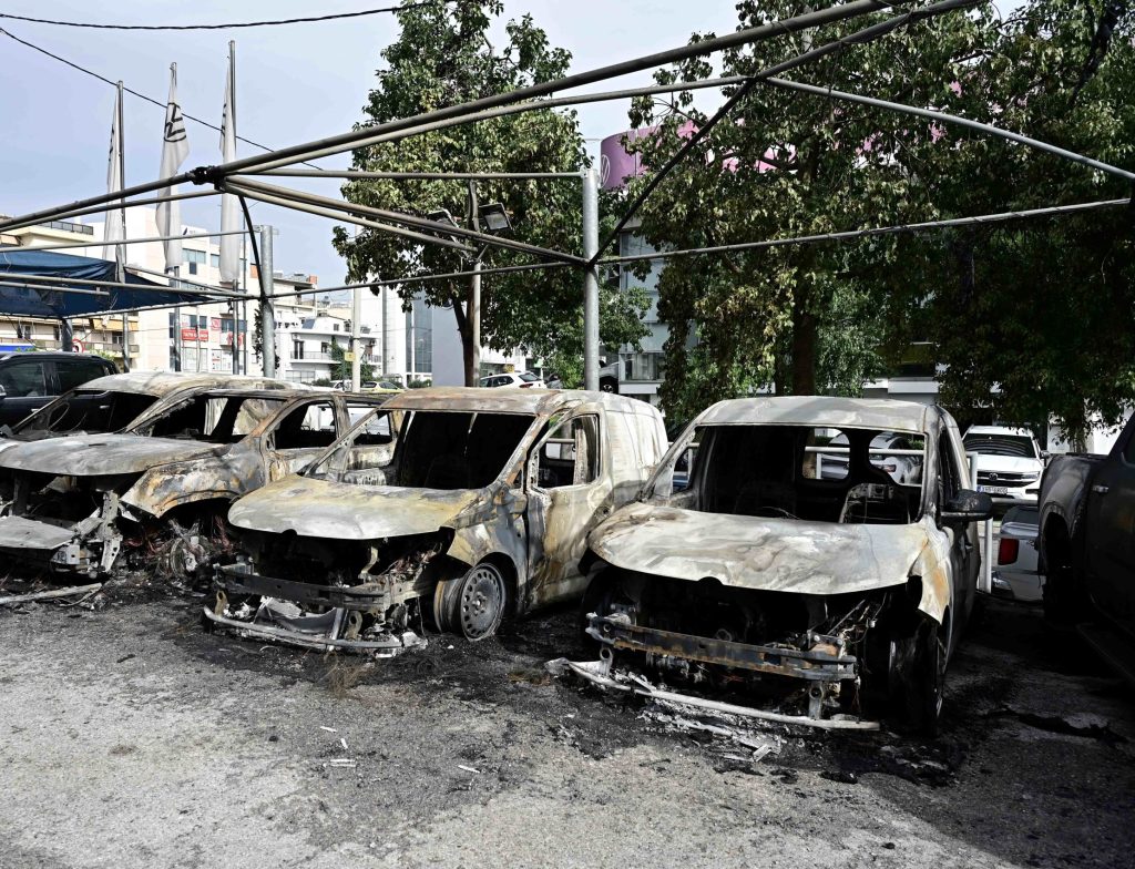 N. Φιλαδέλφεια: Εμπρηστική επίθεση σε αντιπροσωπεία οχημάτων τα ξημερώματα