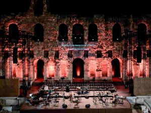 “Θα ‘ρθεις σαν αστραπή”: Ακόμα ένα μοναδικό βίντεο από τη συναυλία του Σπανουδάκη στο Ηρώδειο