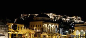 To viral βίντεο τουρίστριας από το Μοναστηράκι: «Δεν δουλεύετε Δευτέρα;» – Έπος οι απαντήσεις