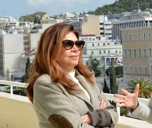 Η Γαλλική Ακαδημία βράβευσε την Μιμή Ντενίση:  «Όταν άκουσα τον εθνικό ύμνο, δάκρυσα», vid