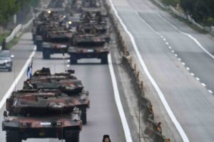Εντυπωσίασε η δοκιμαστική στρατιωτική παρέλαση στη Θεσσαλονίκη, vid