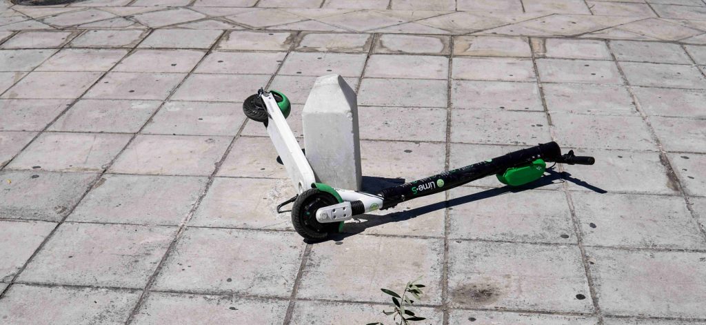 Θανατηφόρο τροχαίο στην Π. Ράλλη: Νεκρός 44χρονος αλλοδαπός με πατίνι μετά από σύγκρουση με μηχανή